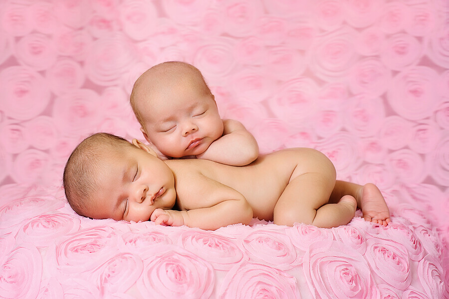 sleeping twins; tips and tricks for tired twin parents blog post